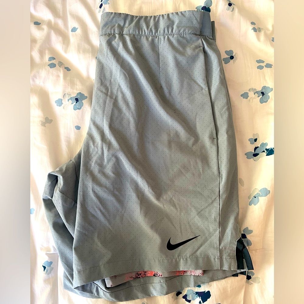 NWOT Nike training/tennis shorts